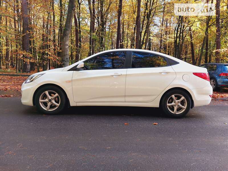 2012 hyundai accent