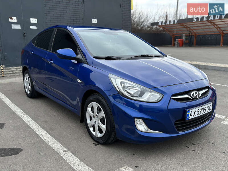2012 hyundai accent