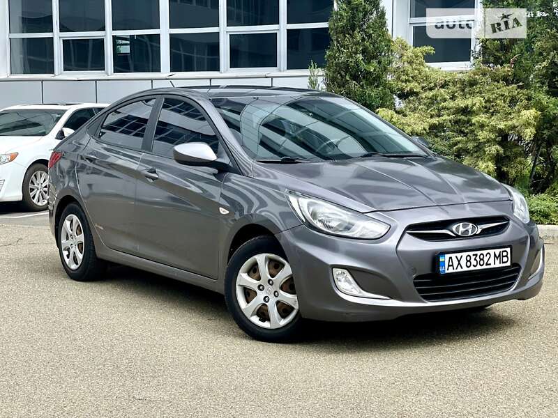 2012 hyundai accent