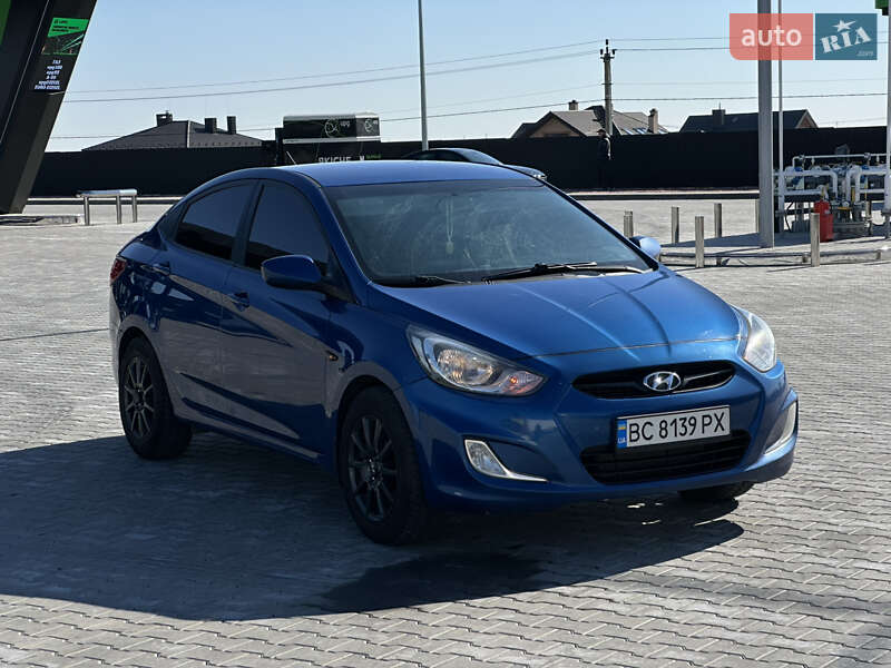 2012 hyundai accent