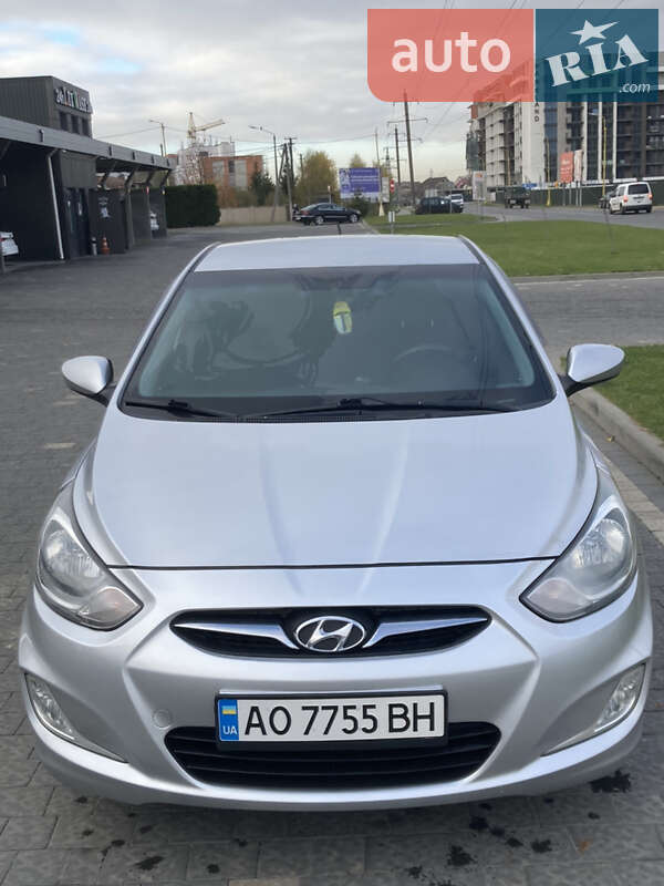 2012 hyundai accent