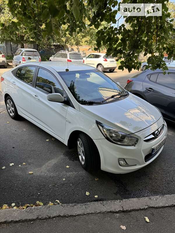 2012 hyundai accent
