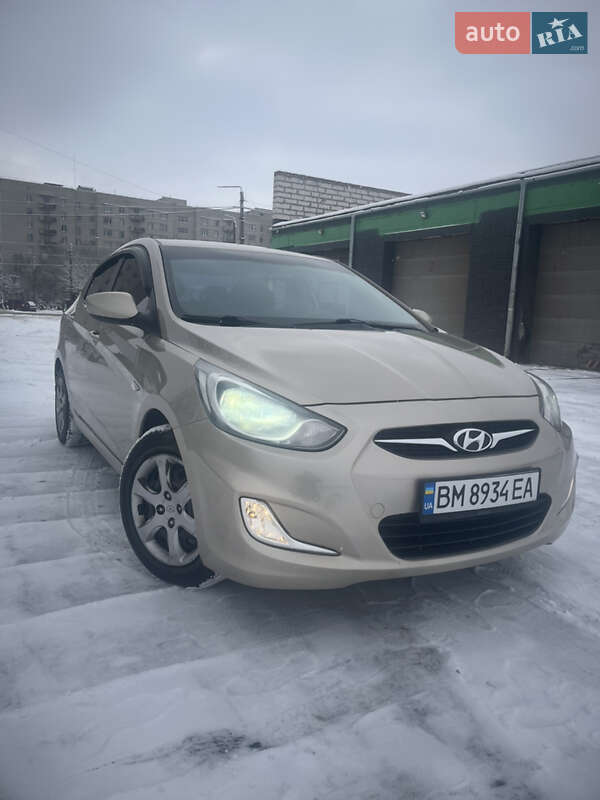 2012 hyundai accent