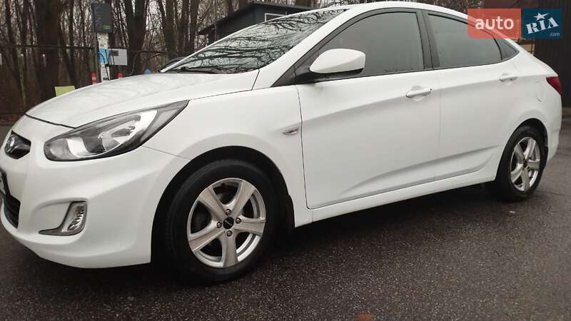 2013 hyundai accent