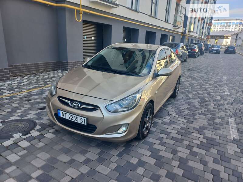2012 hyundai accent