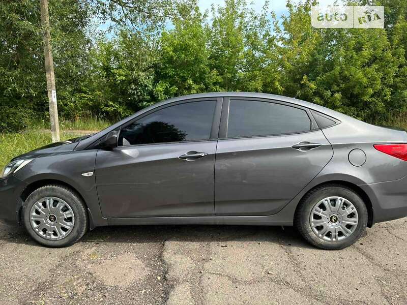 2013 hyundai accent