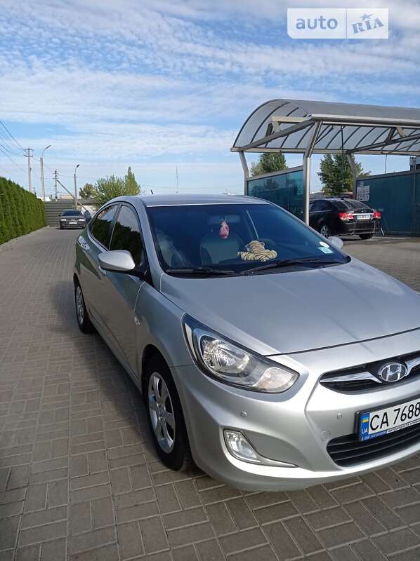 2013 hyundai accent