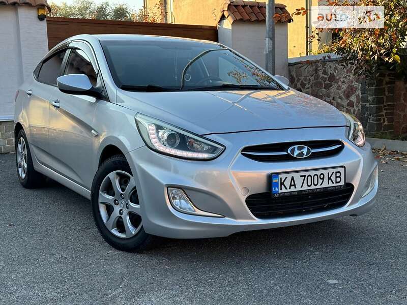 2013 hyundai accent