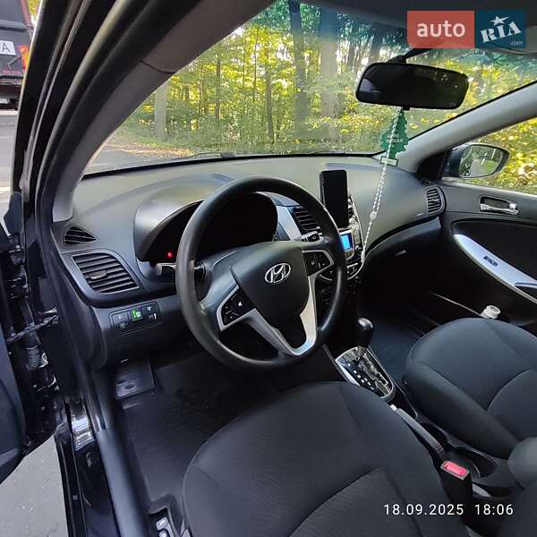 2013 hyundai accent