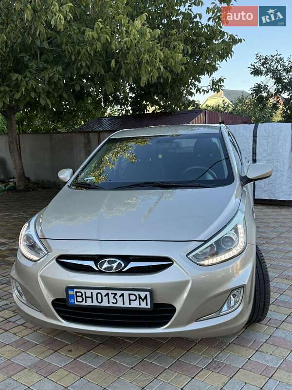 2013 hyundai accent
