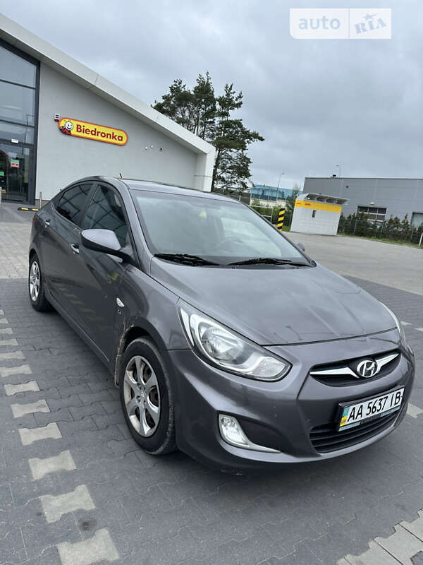 2011 hyundai accent