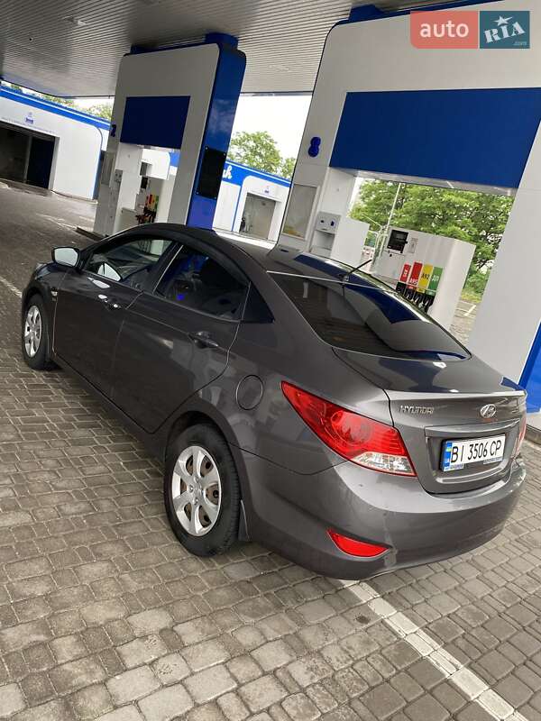 2011 hyundai accent