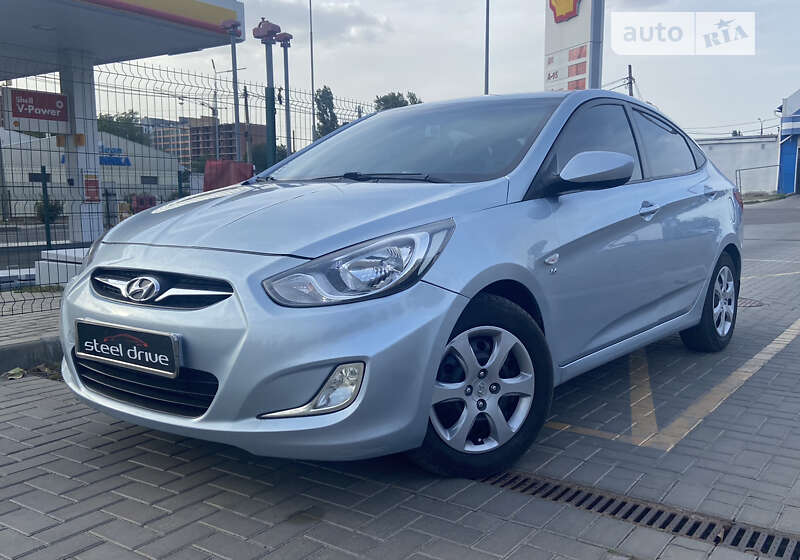 2011 hyundai accent