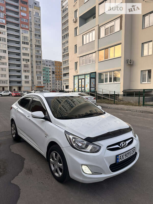 2011 hyundai accent