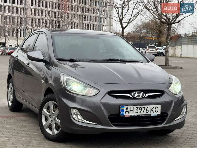 2012 hyundai accent