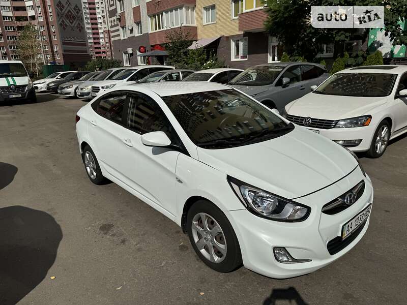 2012 hyundai accent