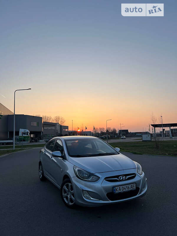 2012 hyundai accent