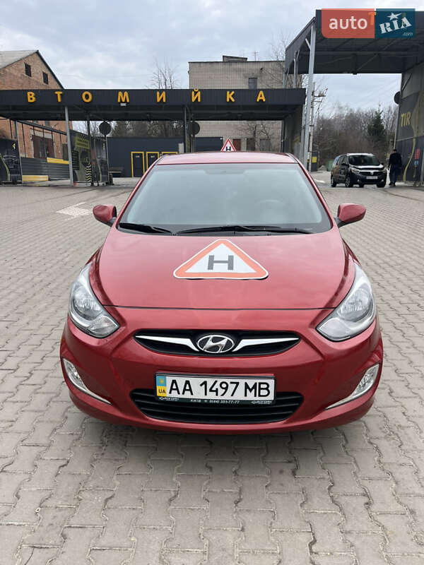 2012 hyundai accent