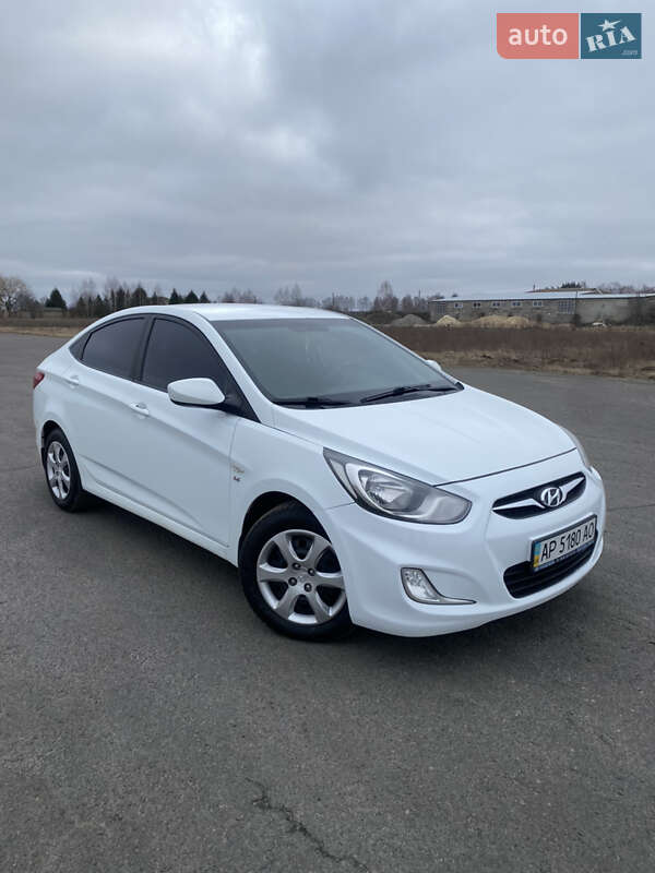 2012 hyundai accent