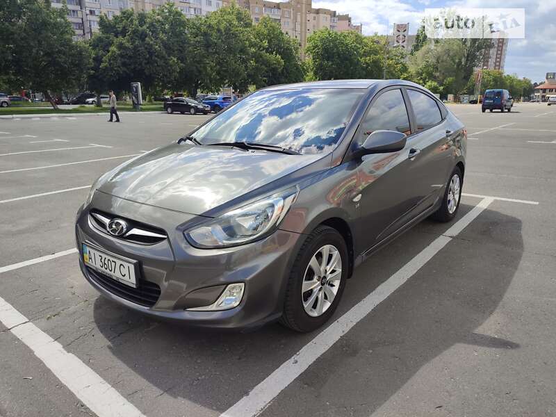 2012 hyundai accent