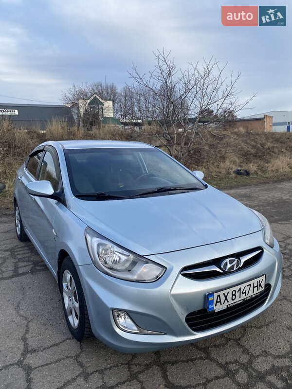 2012 hyundai accent