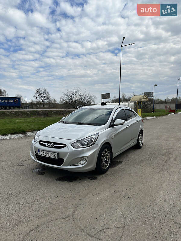 2012 hyundai accent