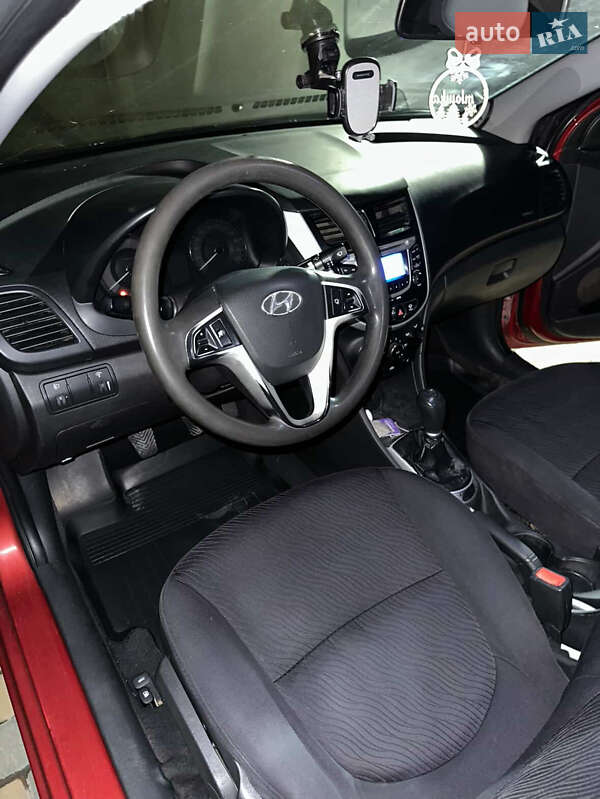 2012 hyundai accent