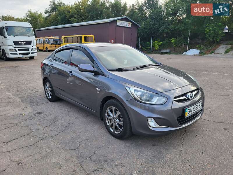 2012 hyundai accent