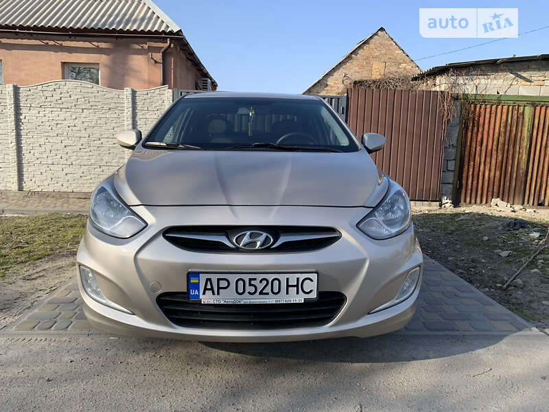 2012 hyundai accent