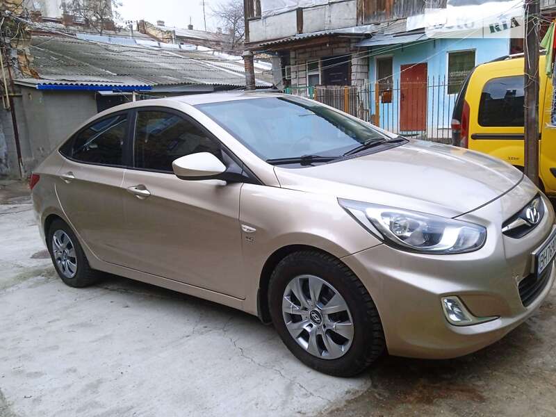 2012 hyundai accent