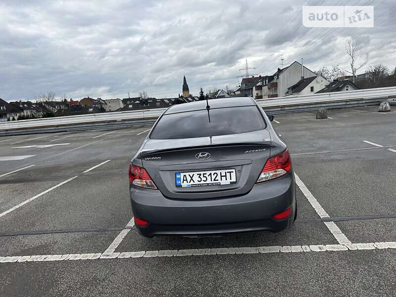 2012 hyundai accent