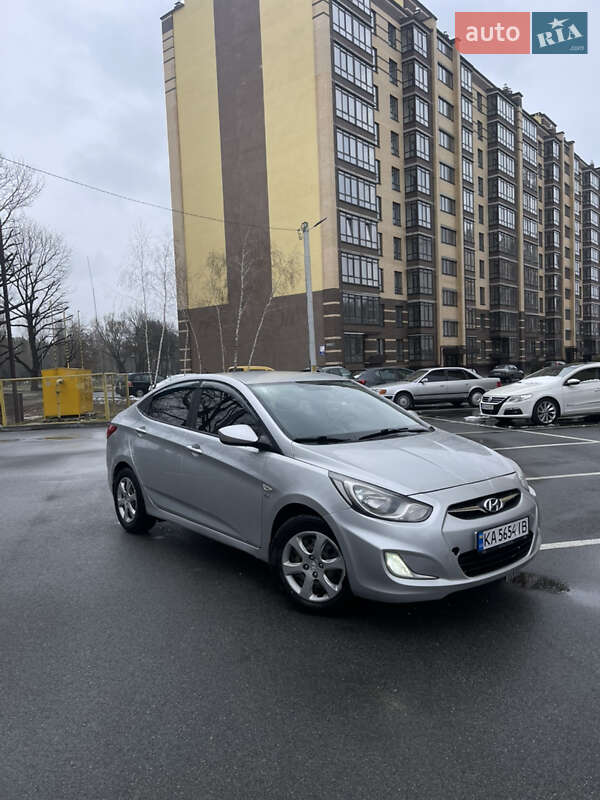 2012 hyundai accent