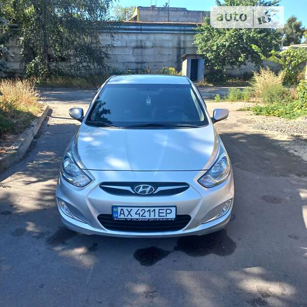 2012 hyundai accent