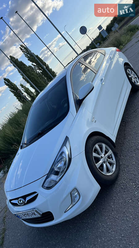 2012 hyundai accent