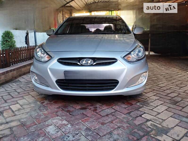 2012 hyundai accent