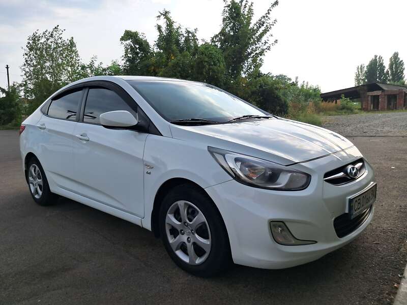 2012 hyundai accent