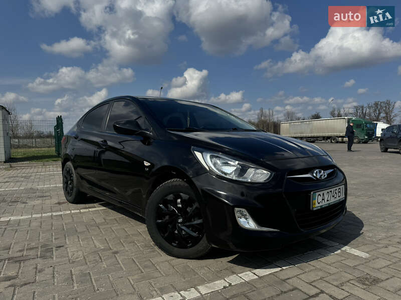 2013 hyundai accent