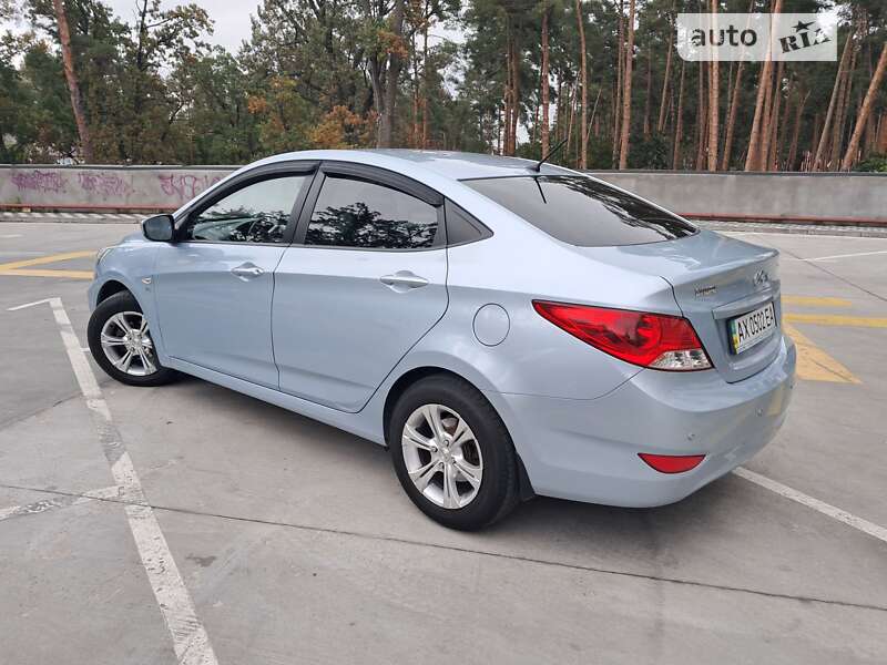2013 hyundai accent