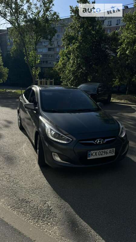 2013 hyundai accent
