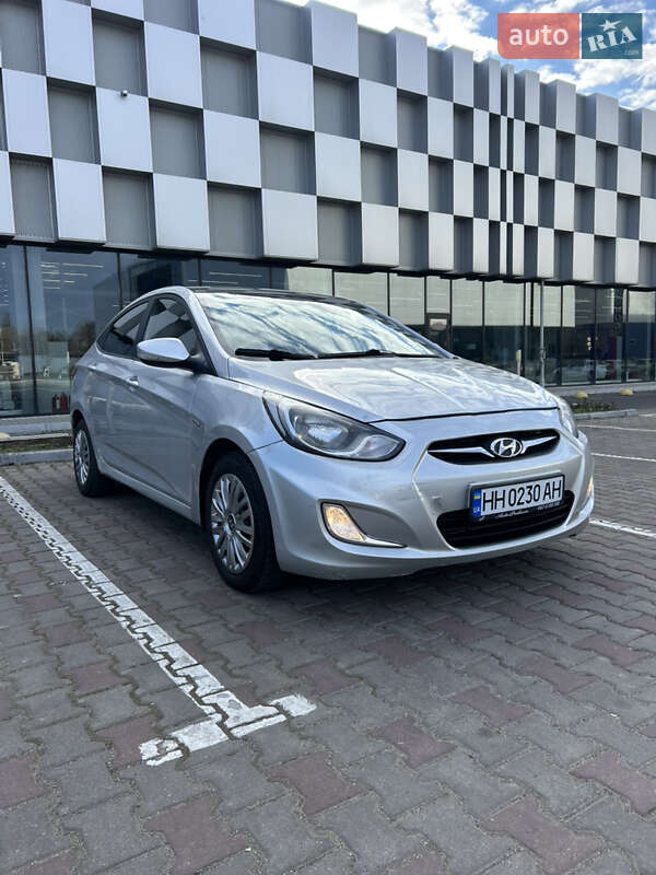 2011 hyundai accent