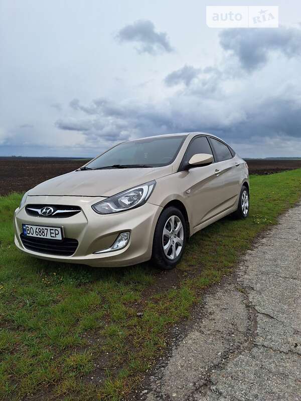 2011 hyundai accent
