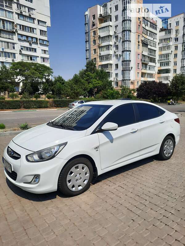 2011 hyundai accent