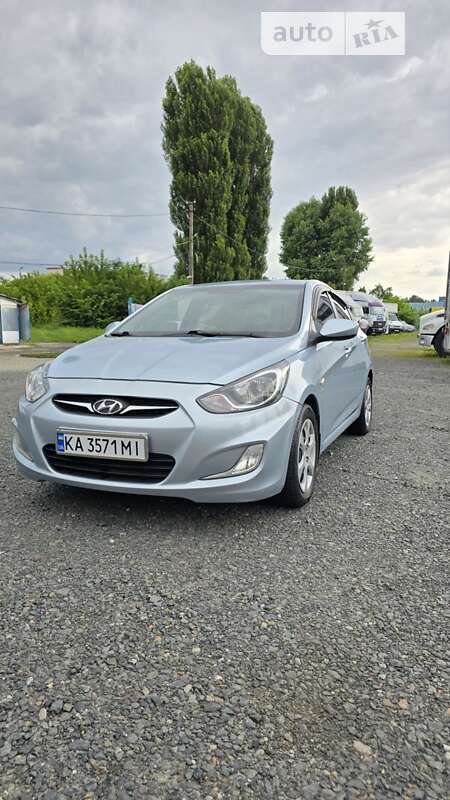 2011 hyundai accent