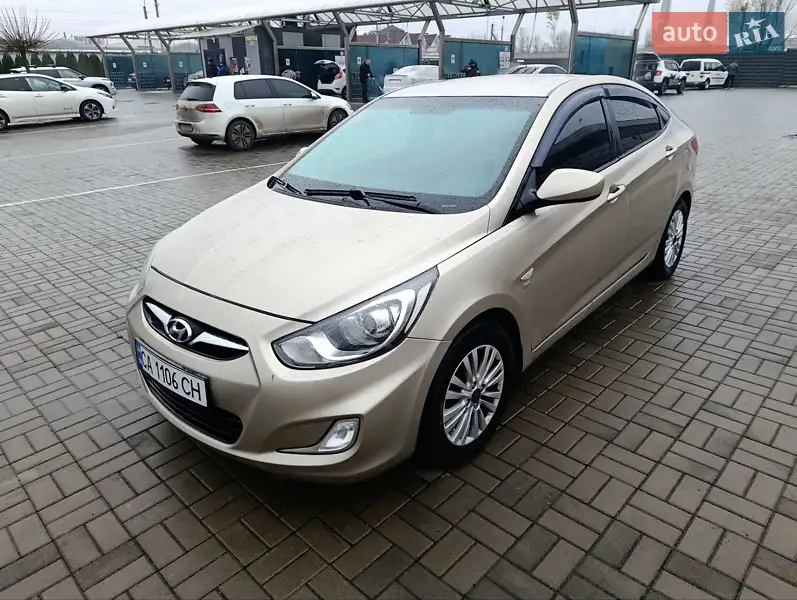 2011 hyundai accent
