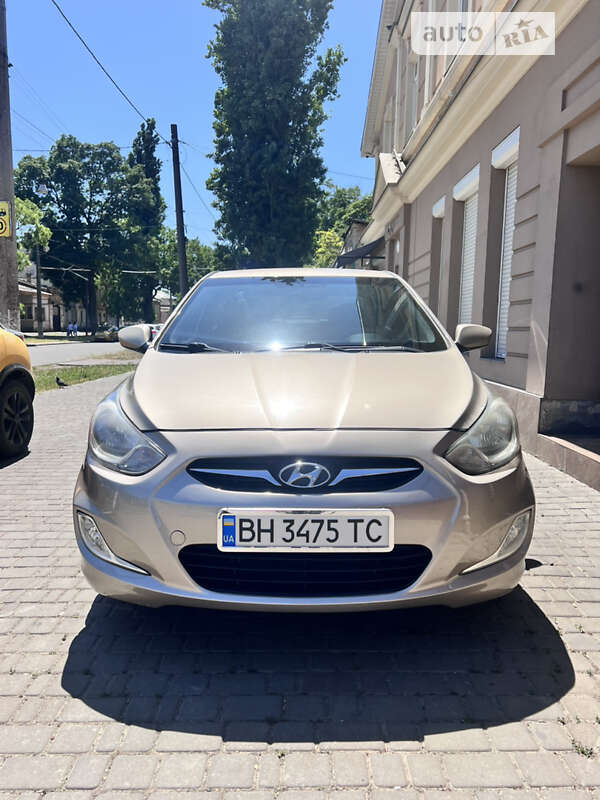 2011 hyundai accent