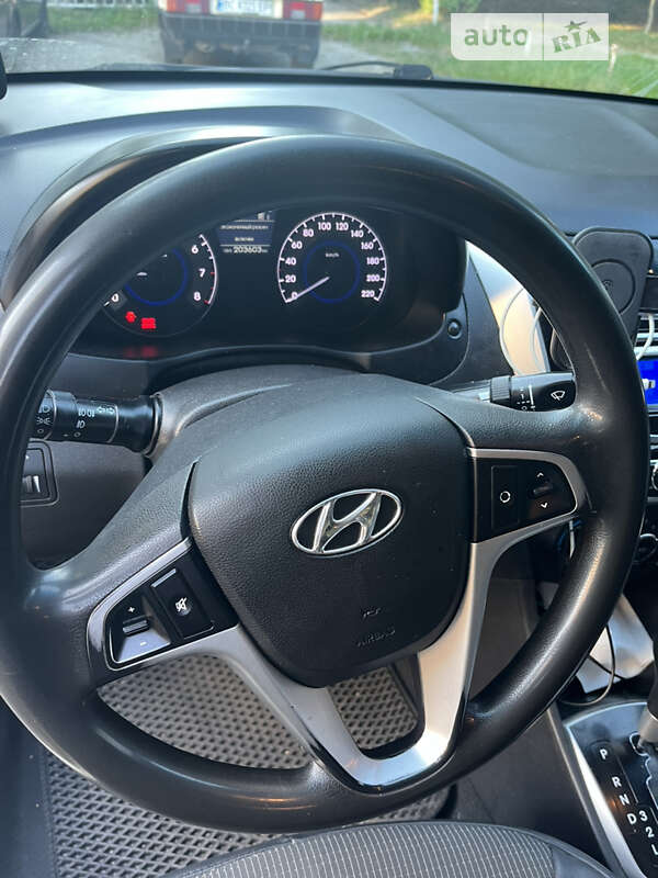 2011 hyundai accent