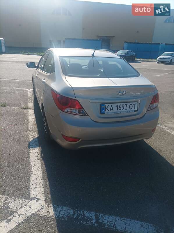 2011 hyundai accent