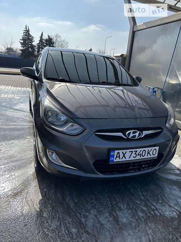 2011 hyundai accent