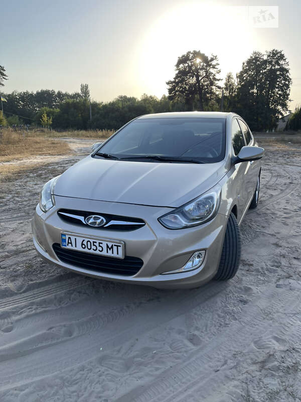 2011 hyundai accent