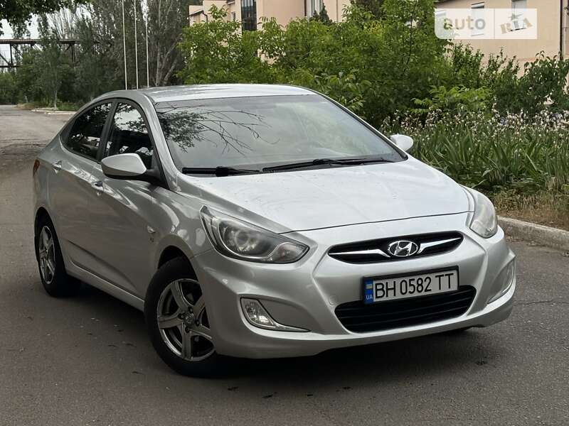 2011 hyundai accent